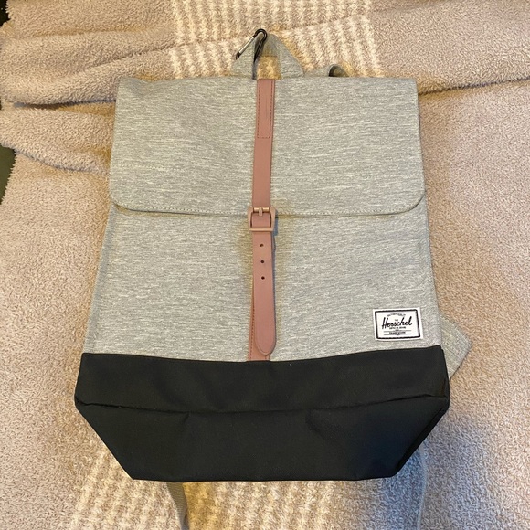 Herschel Backpack - Picture 1 of 4